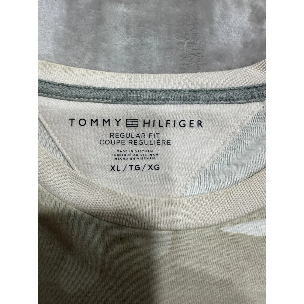 Tommy Hilfiger T-Shirt‎ Men's Size XL Beige Camo Embroidered Short Sleeve EUC